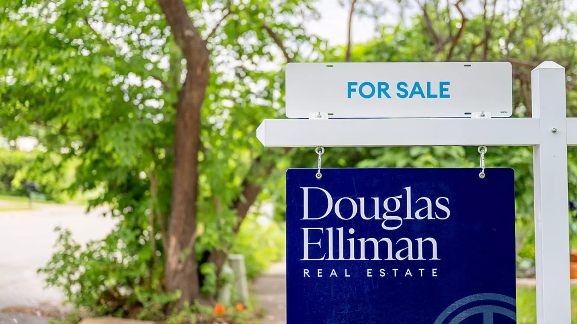 The Dramatic 11% Surge in Mortgage Demand: A Cautious Outlook Amidst Economic Turmoil