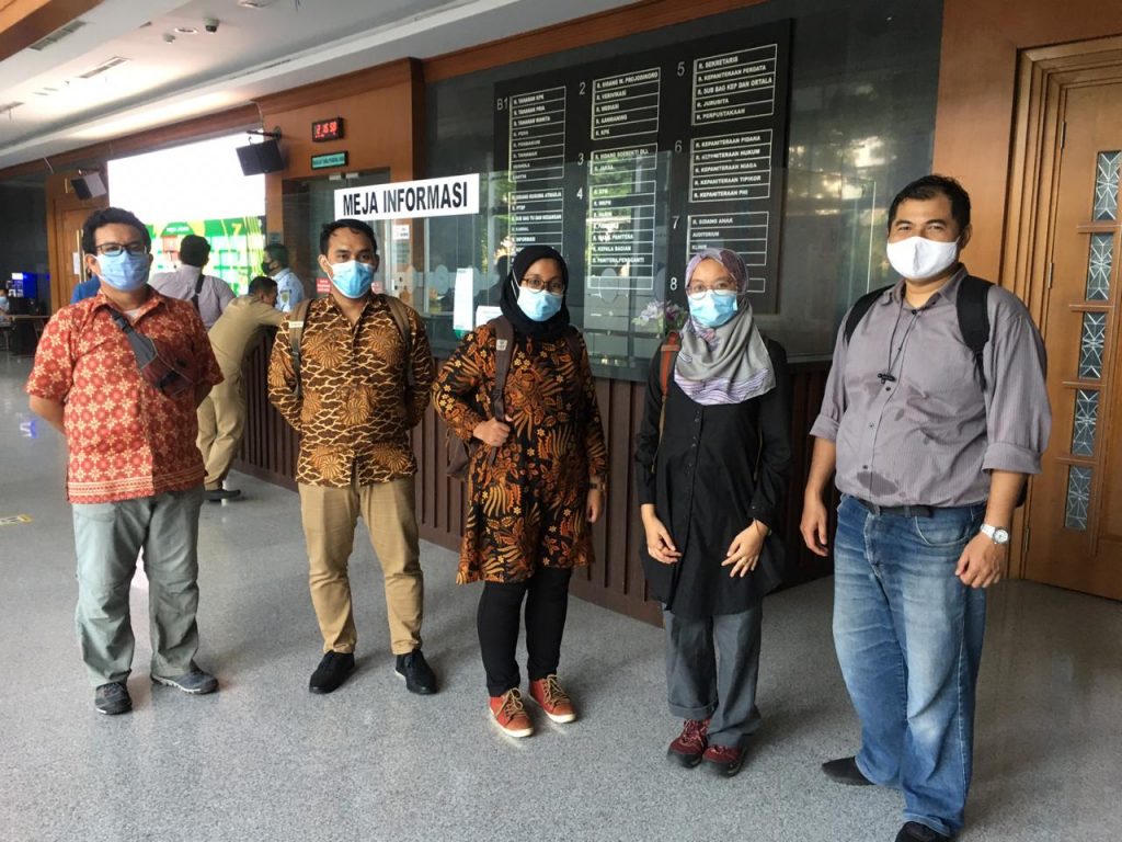 Yang menjadi dasarnya harus diajukan secara tertulis kepada panitia. Menolak Phk Karyawan Gugat Kumparan Ke Pengadilan Hubungan Industrial