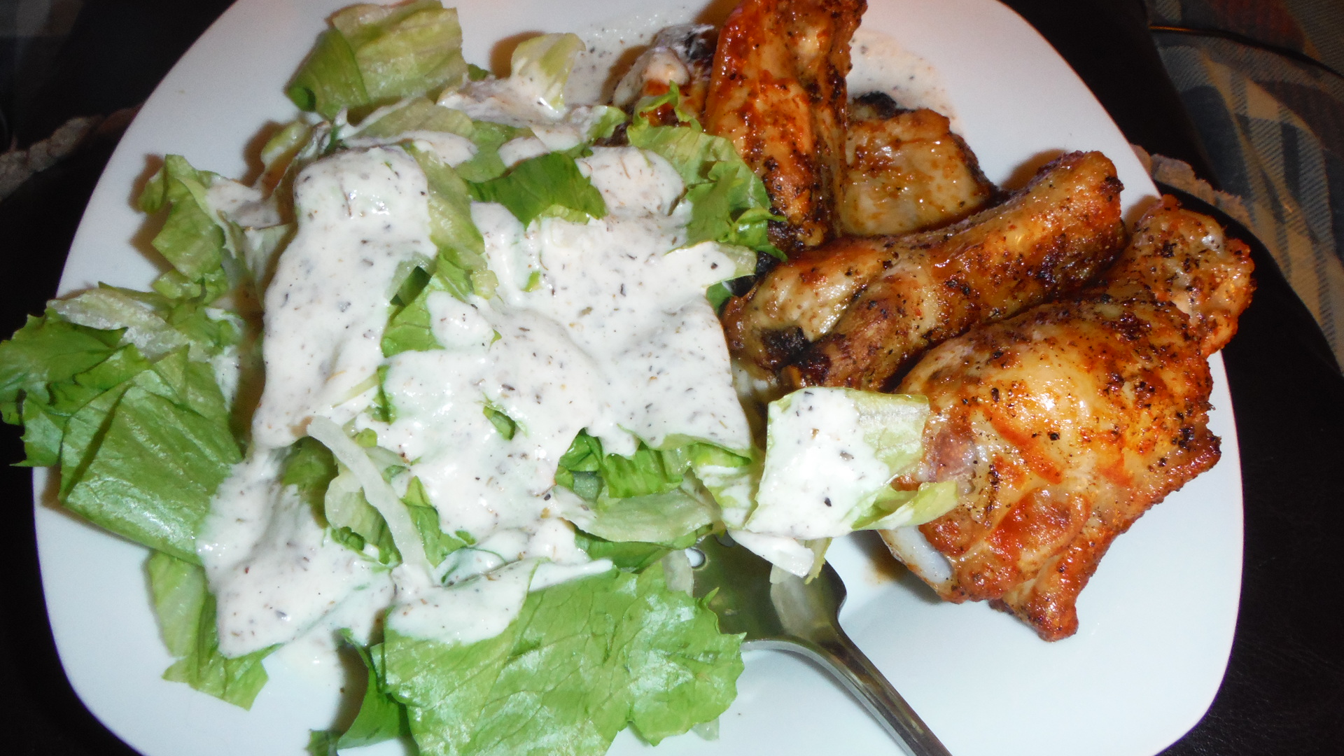Delicious Wings, Salad & Homemade Dressing! LCHF