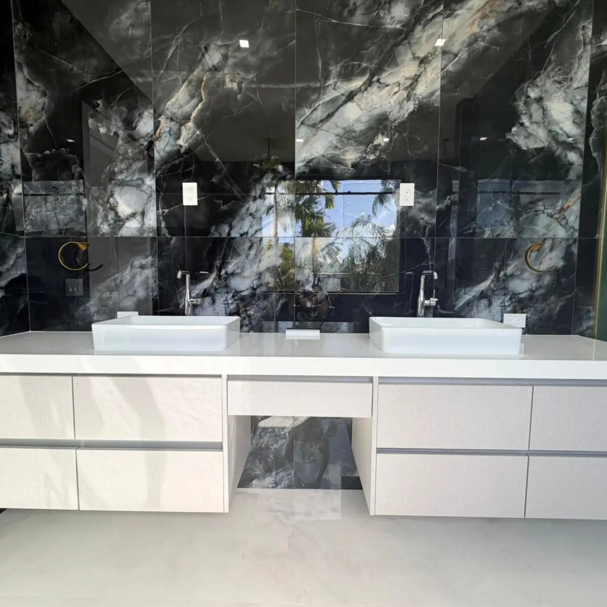Custom closets_Vanity
