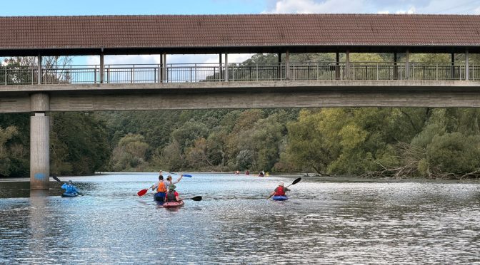 Neun Menschen, sechs Boote und ein spätsommerliches Wochenende auf der&nbsp;Fulda