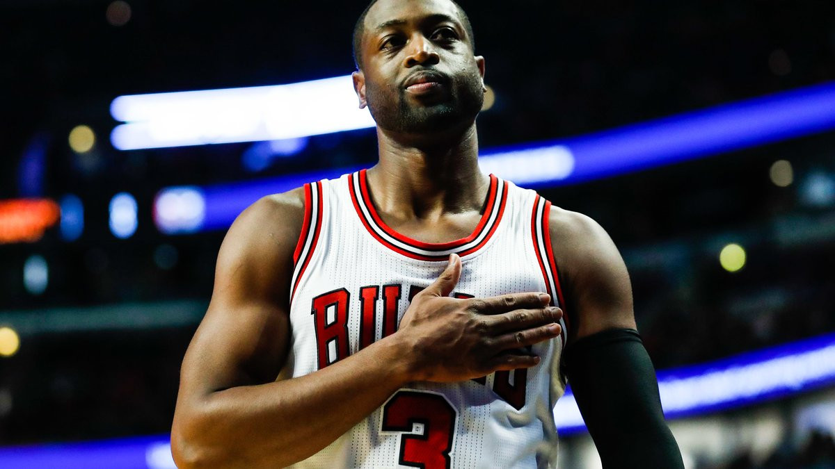 We've got hamilton closing in on verstappen for the win, while ricciardo/sainz/bottas are in a fight for p5 #usgp #wtf1. NBA | Basket - NBA : Dwayne Wade affiche le seul regret de