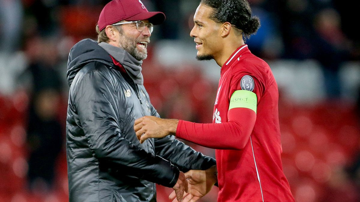 Le fc barcelone souhaite renforcer sa défense cet été et aurait jeté son dévolu sur le défenseur central de l'ajax, lisandro martinez, . Liverpool | Liverpool : Pour Klopp, Van Dijk est le