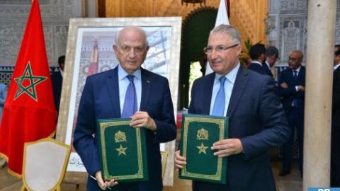تكريم مدير كوسومار وتوقيع اتفاقية مع مؤسسة البحث والتطوير والابتكار في العلوم والهندسة