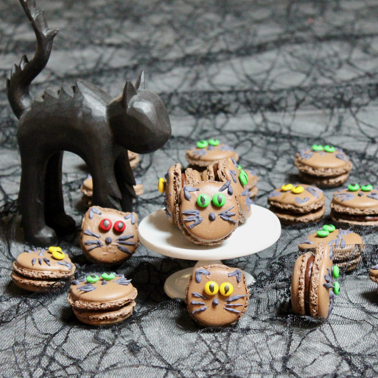 Chocolate Black Cat Macarons, image size:1200x1200