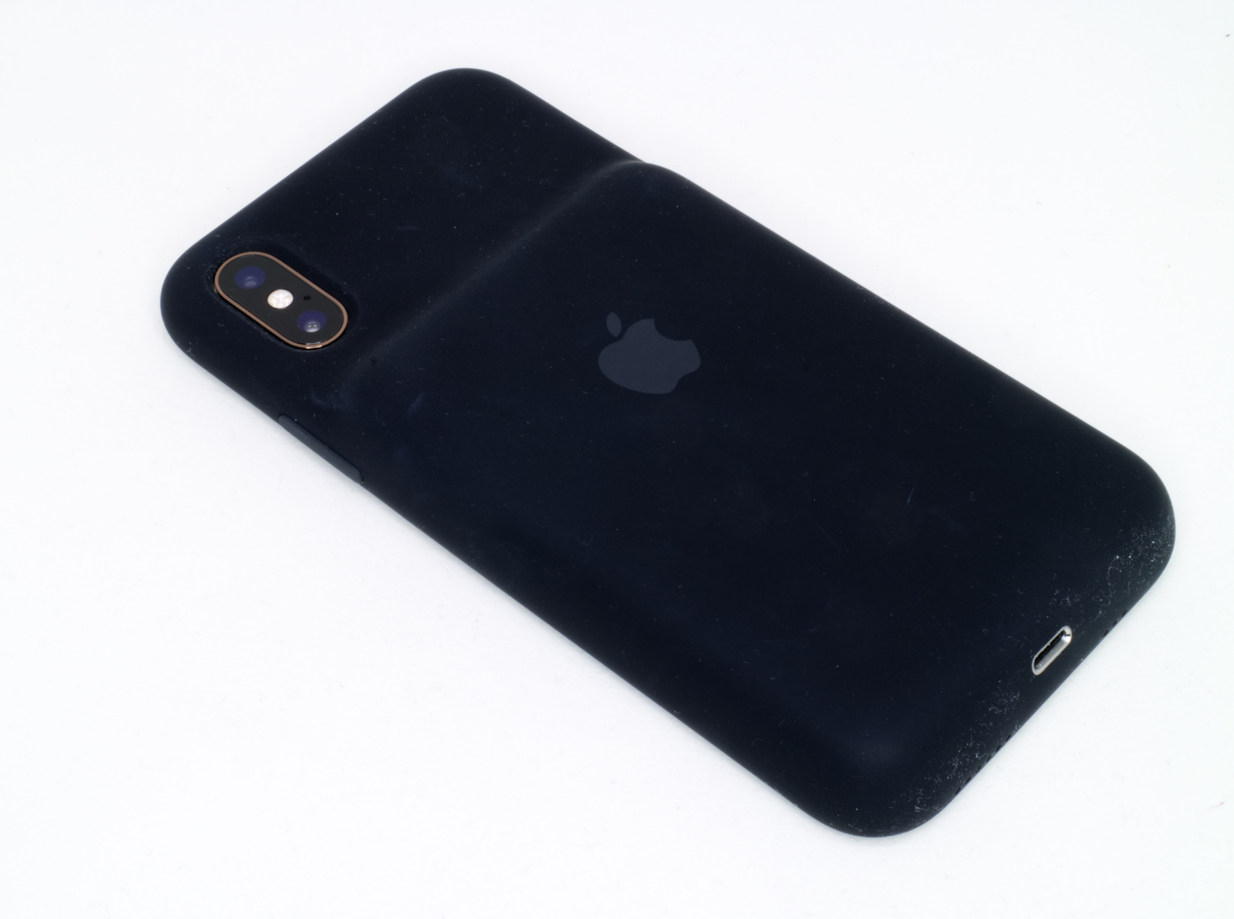 Apple Smart Battery Case for the iPhone XS Review Leaf&Core