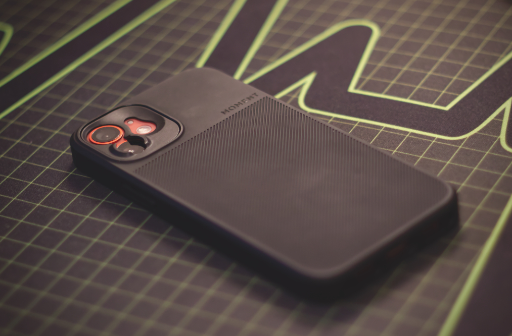 Moment MagSafe Compatible iPhone 12 Thin Case Review - Leaf&Core