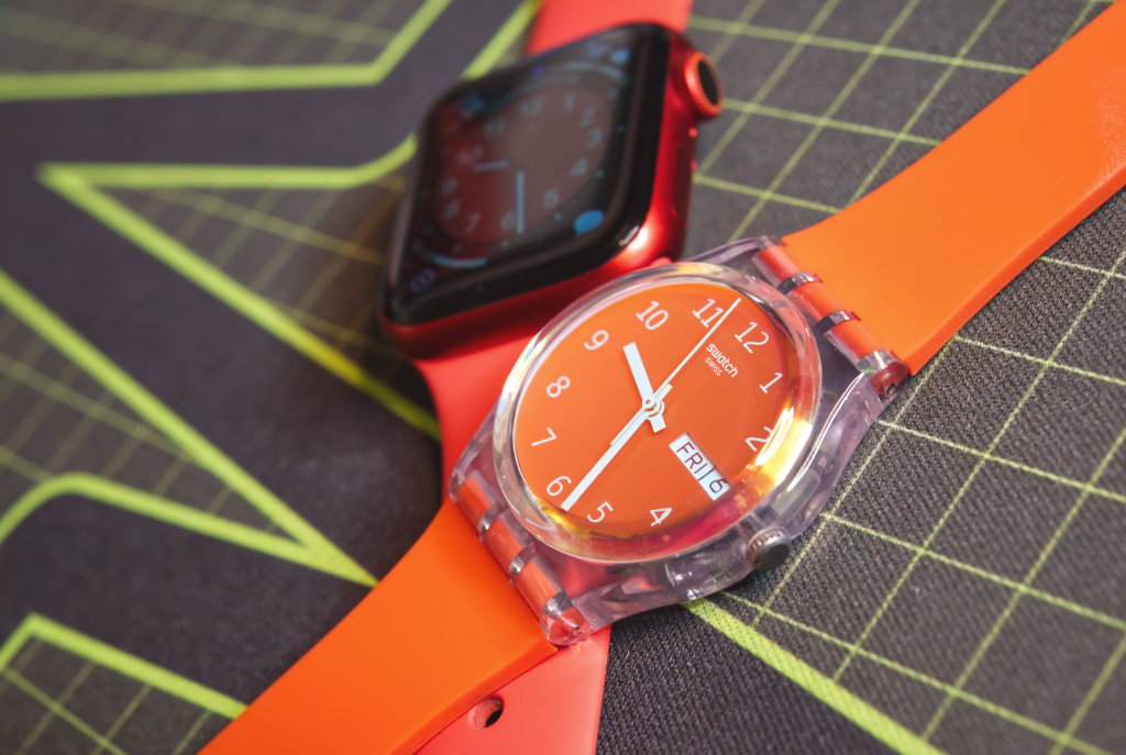 The "Red Away" Swatch over the Apple Watch Series 6