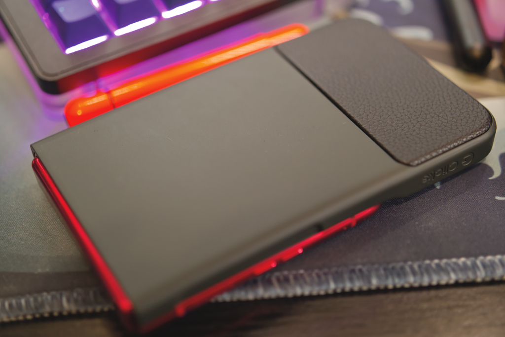 Clicks Keyboard for Razr Review: A Bygone Era Returned, Poorly