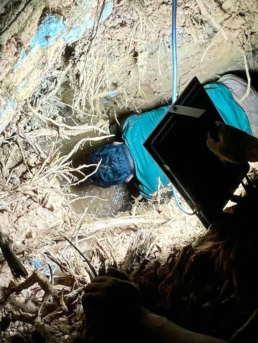 Deep excavation during pipe exposure and physical confirmation works.