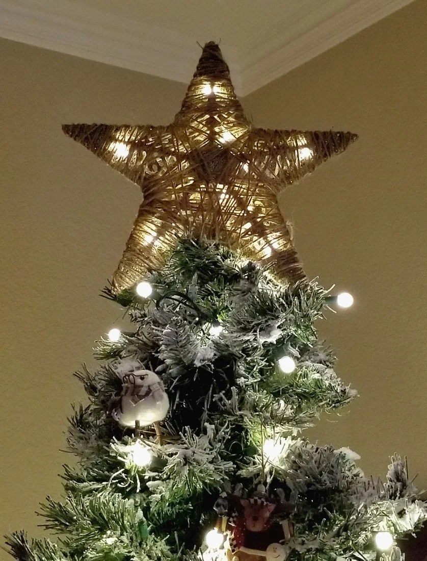 Diy tree topper from dollar tree items!
