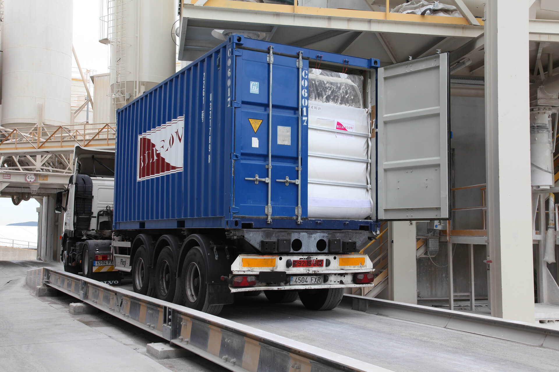 Top 7 ISO Container loading methods for hardtoflow bulk solids