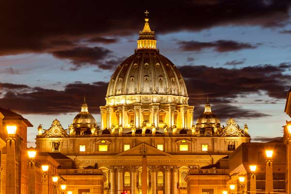Image of St. Peter's in Rome at night