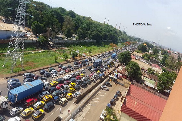 Embouteillage à Conakry : Quand les eaux de ruissellement perturbent la circulation