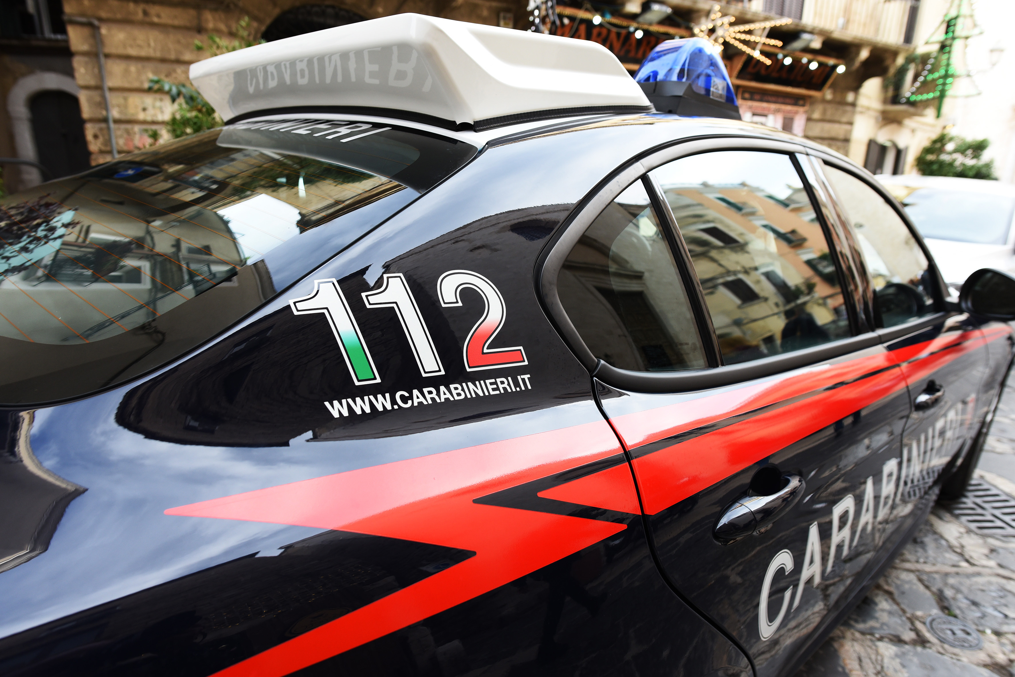 Favara, 50enne aggredito in strada: colpito alla testa con una bottiglia