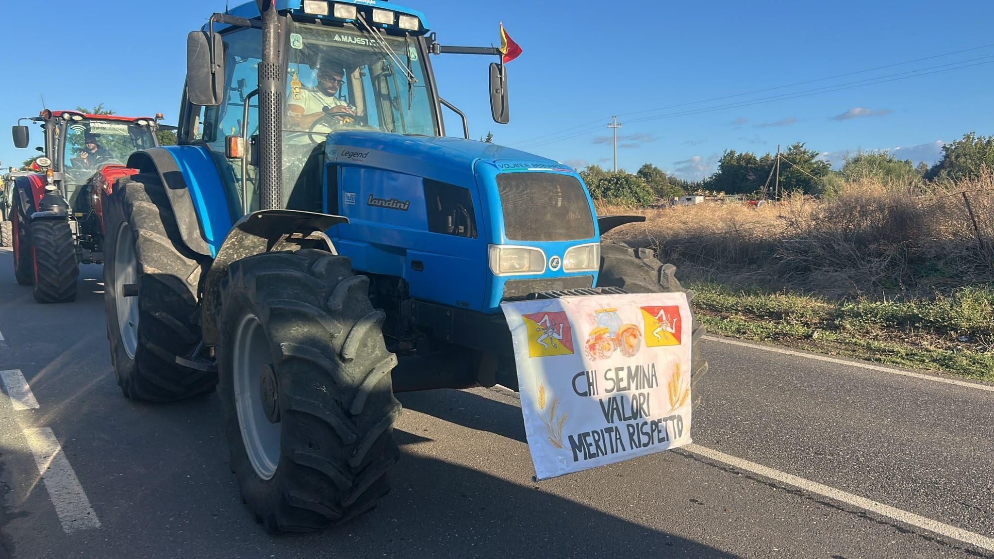 Protesta dei trattori a Catania, gli agricoltori del Calatino: “Costi insostenibili, siamo al limite”