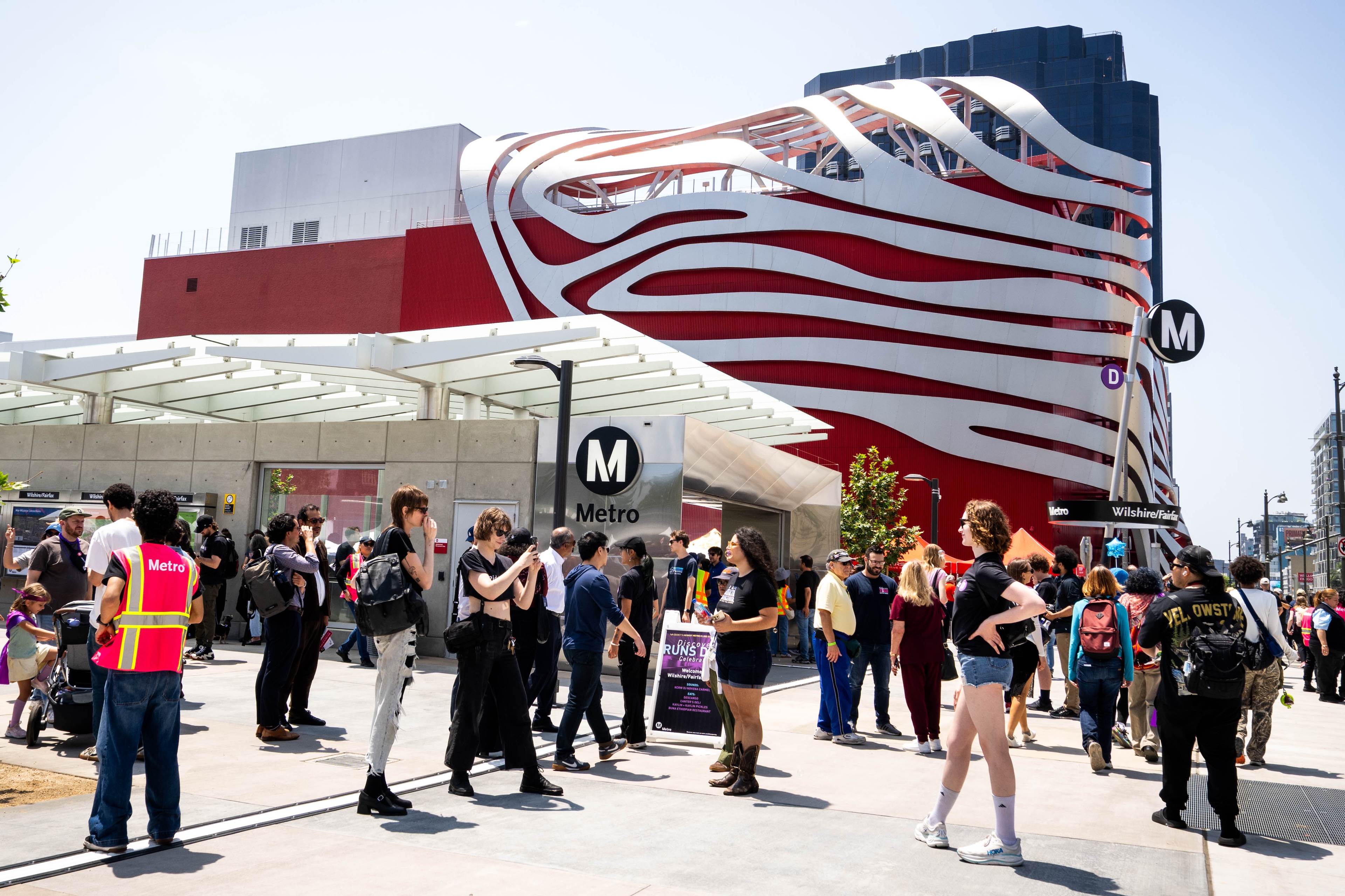 Exploring LA's Public Transport: A Comprehensive Guide (2026)