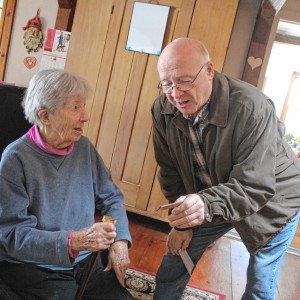 Jenny Greenwood receives Boston Post Cane as Mason’s oldest resident
