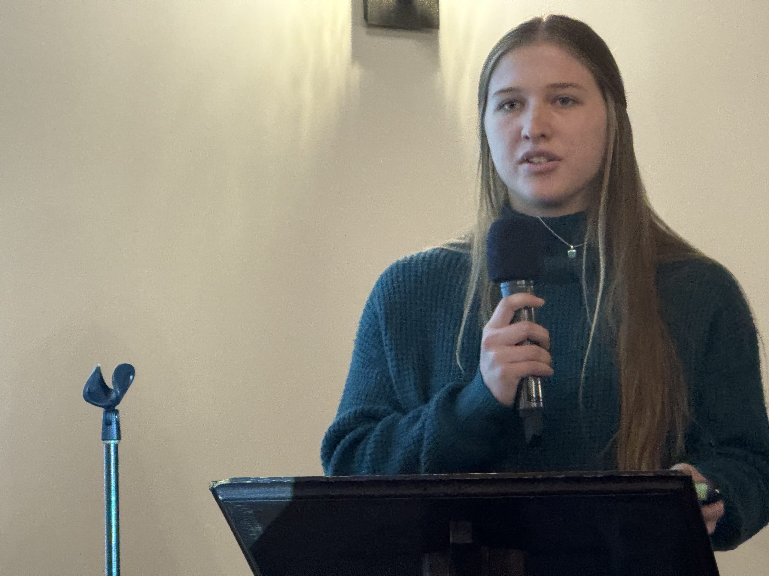 Franklin Pierce student Andie Anderson speaks on new technologies for reducing plastic waste. ASHLEY SAARI / Ledger-Transcript