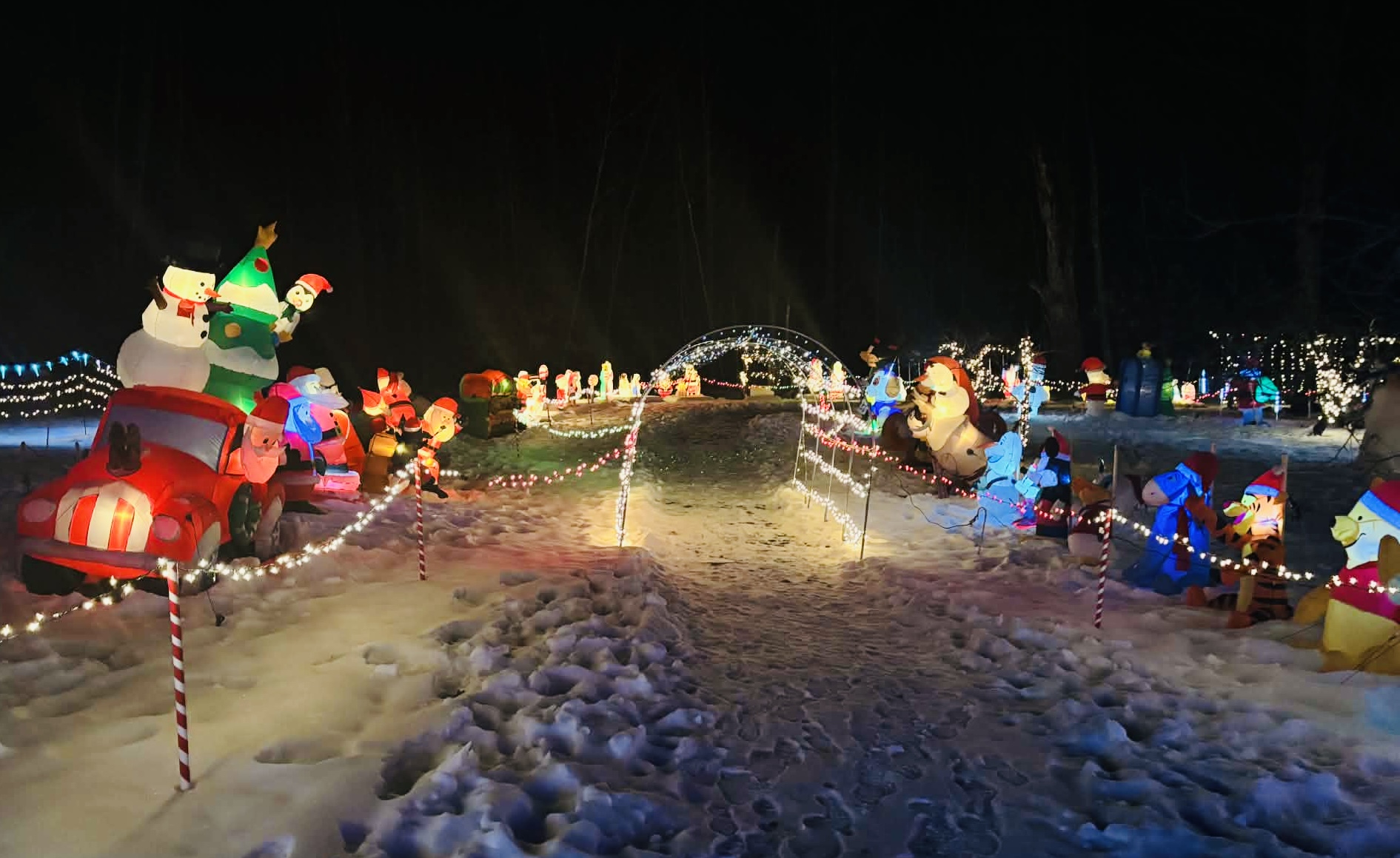 クリスマス提灯 Walk-through holiday lights display in Antrim - Monadnock Ledger