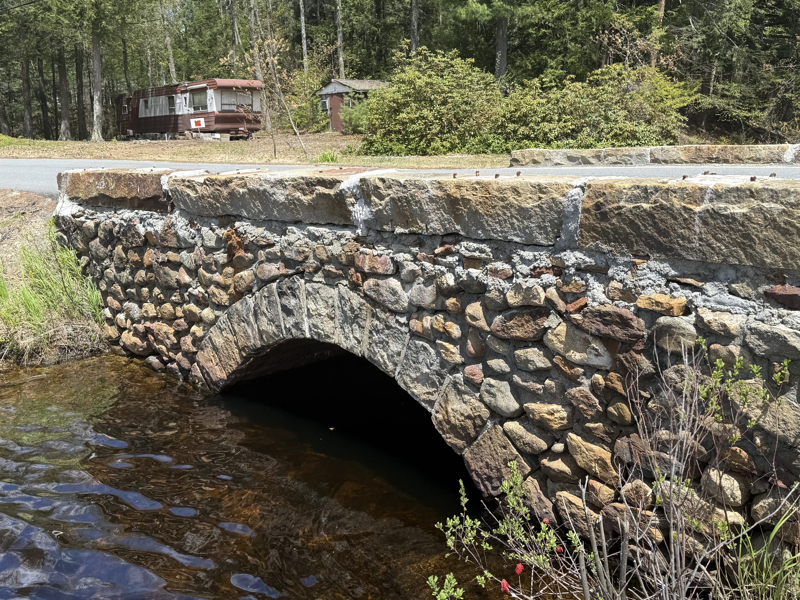 The Woodbound Road bridge over Mill Brook.