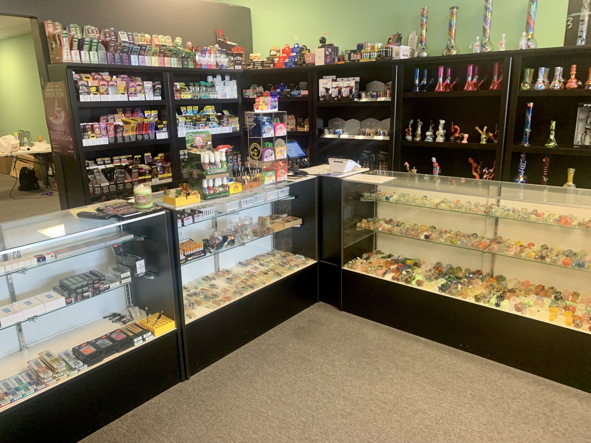 glass-pipes-rolling-papers-smoking-supplies-Lees-Summit