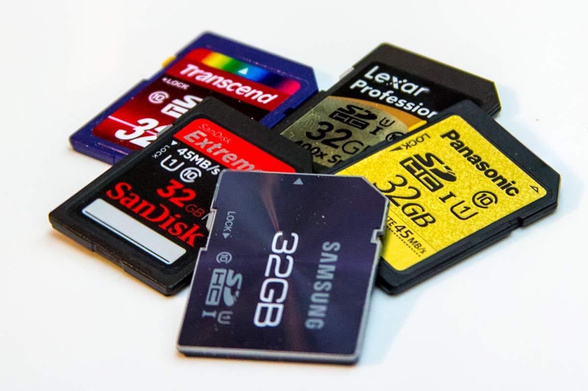 Pastikan kamu sudah mematikan gadget terlebih dahulu. Cara Ampuh Memperbaiki Memory Card Rusak Atau Tidak Terbaca Lemoot
