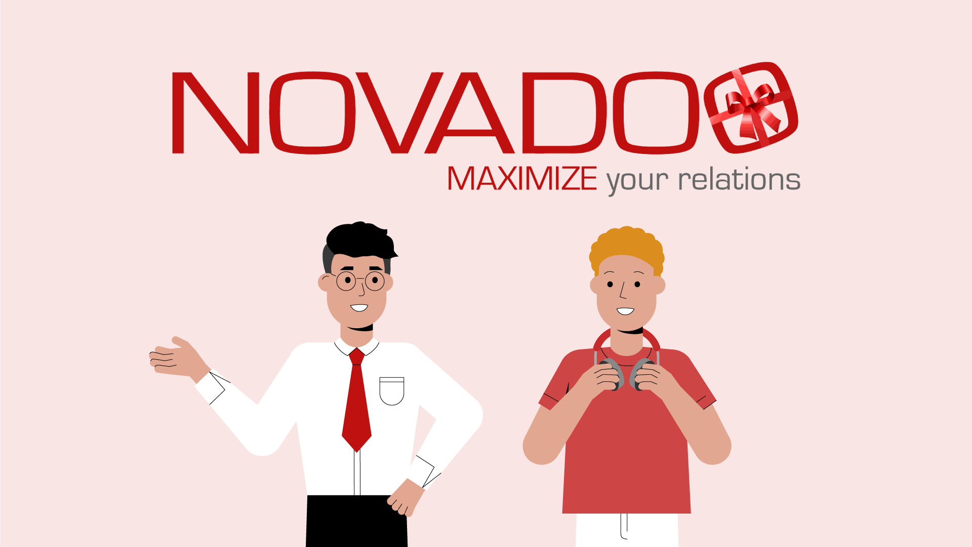Zwei lächelnde Männer stehen vor dem Schriftzug ‚NOVADO – MAXIMIZE your relations‘.