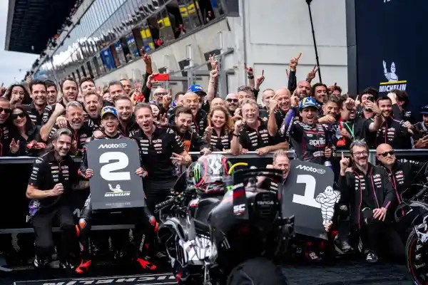 Aprilia Racing Cetak Sejarah