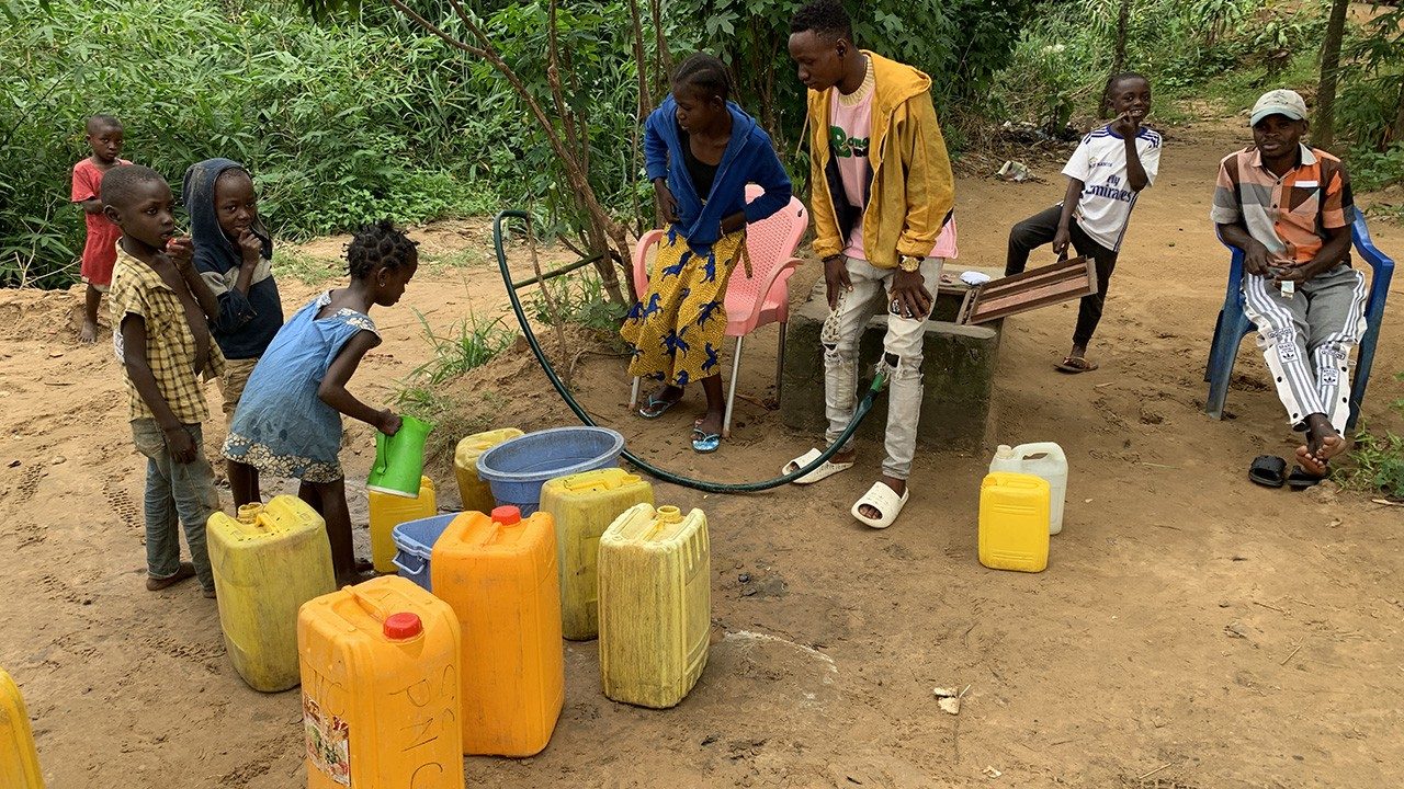 En 2024, la RDC atteint 34 % pour l&rsquo;eau potable et 19 % pour l&rsquo;électricité