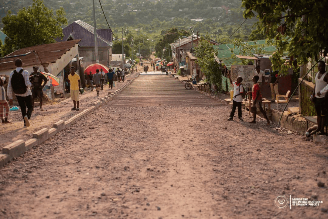 Kindele : l’État réagit enfin face à l’érosion et au manque de routes à l’entrée de l’UNIKIN
