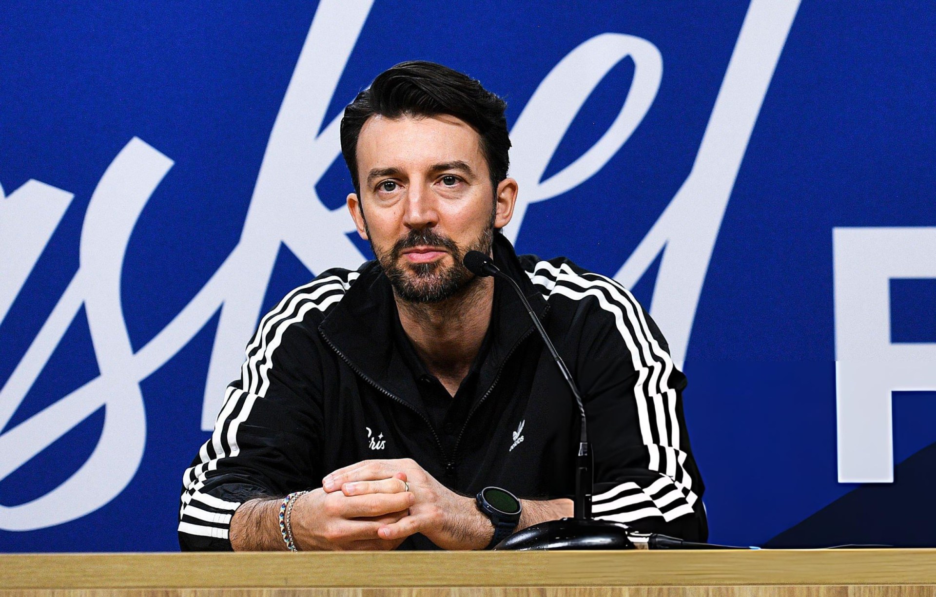sur Le Roster. | LNB 25/26 : Le Paris Basketball peut-il conserver son titre de champion ? Comment Francesco Tabellini va-t-il appréhender cette première expérience au plus haut niveau européen ? Crédit : Icon Sports via Getty Images