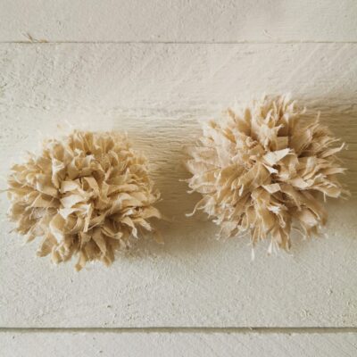 Broche fleur lin écru