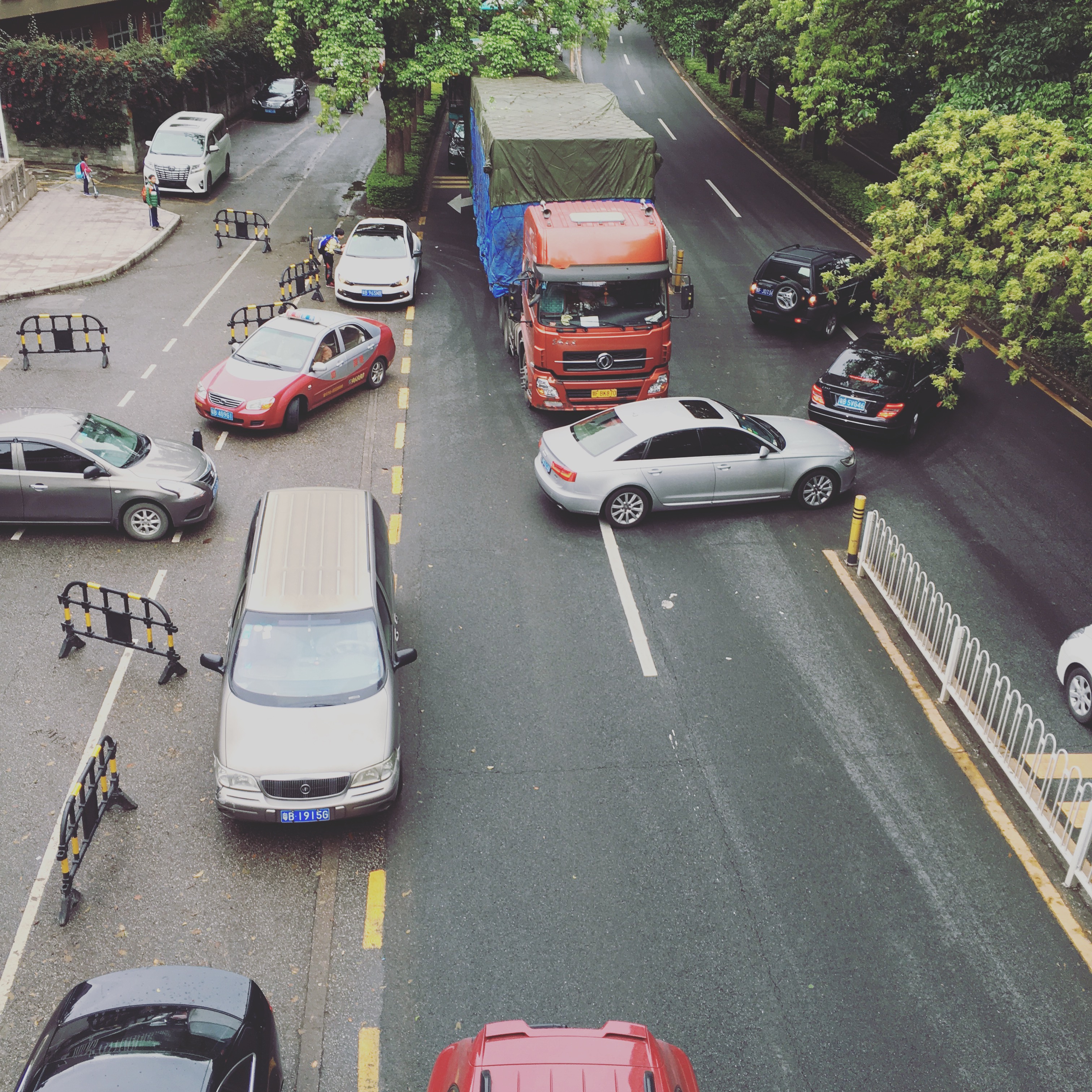 À la sortie de l'école ...