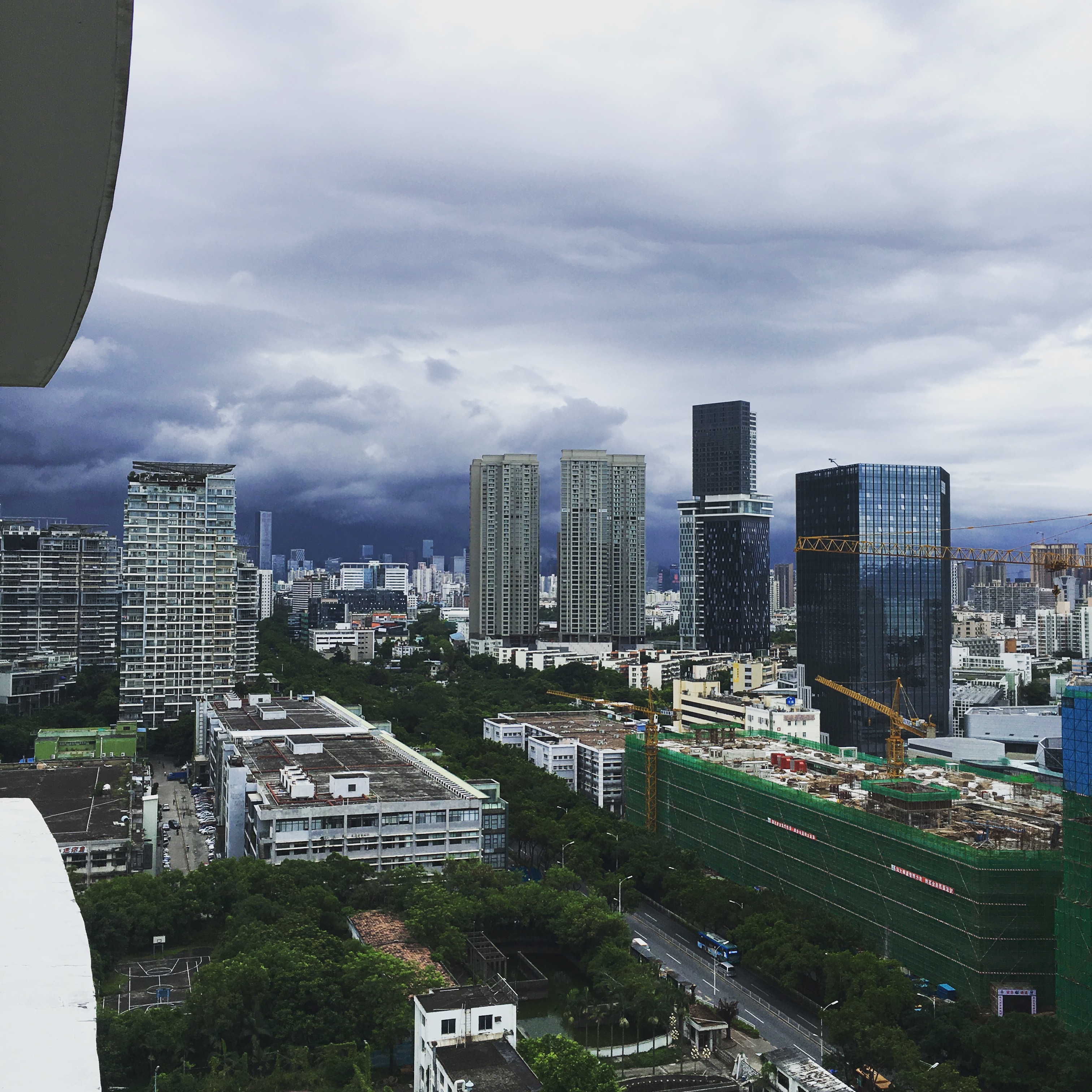 Quand je vous parlais de ciel nuageux ...