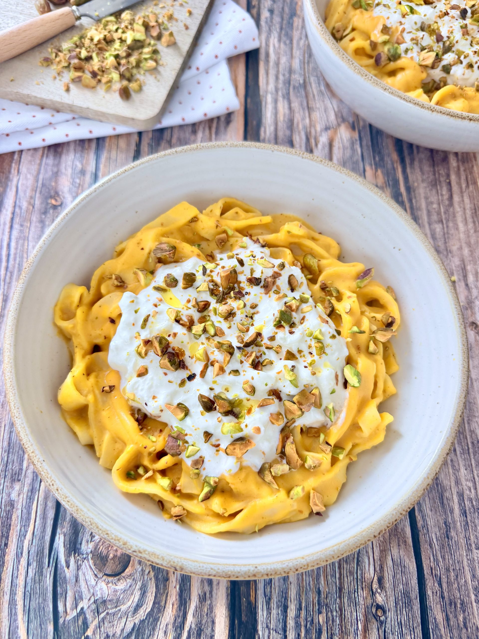 Tagliatelles Fraîches à la Crème de Courge, Burrata & Éclats de Pistaches