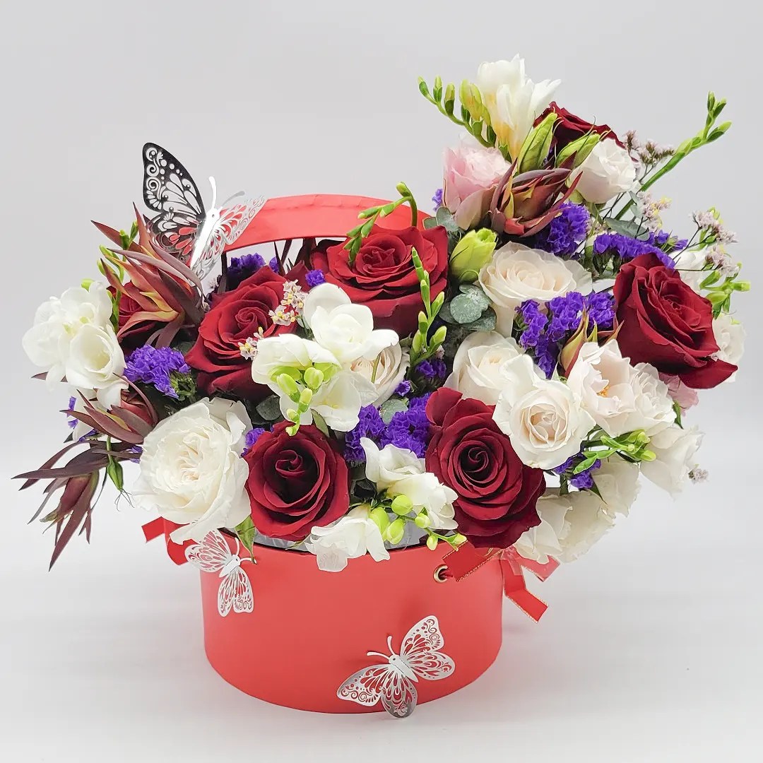 Hat Box with Red and What Roses