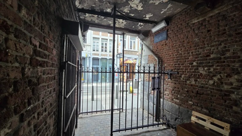 LPDA25 - La cage aux lions, un des mystères de Roture (c) Alain Demaret