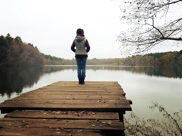 femme en chemin vers une autre part d'elle, la ménopause
