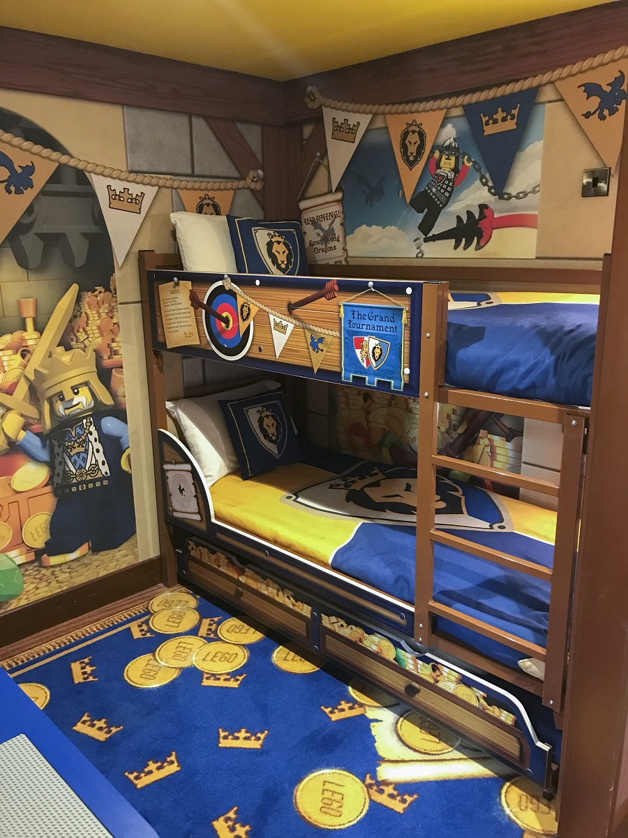 LEGOLAND CASTLE HOTEL KNIGHTS DRAGONS BUNKBEDS