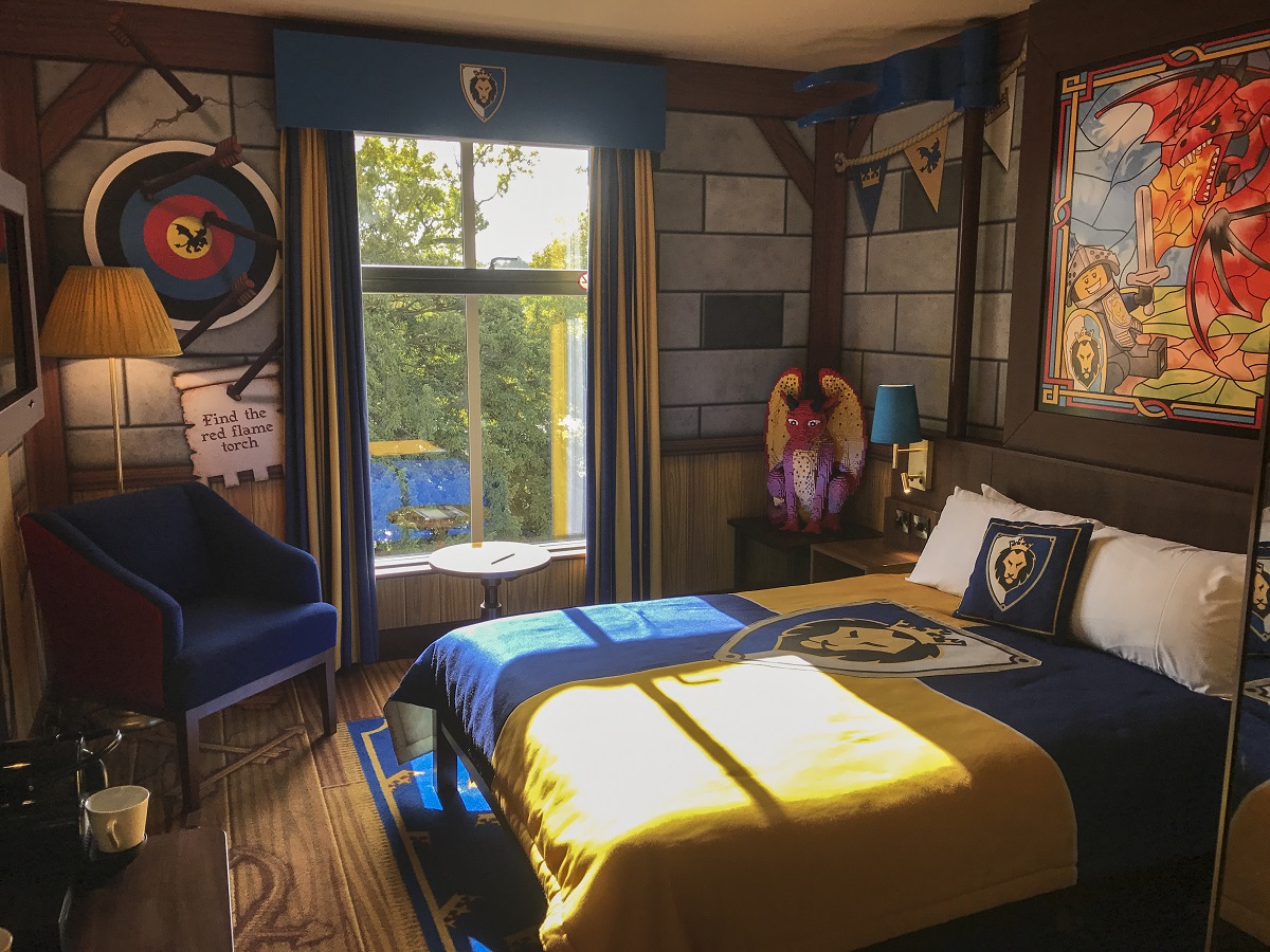 LEGOLAND CASTLE HOTEL KNIGHTS DRAGONS MASTER
