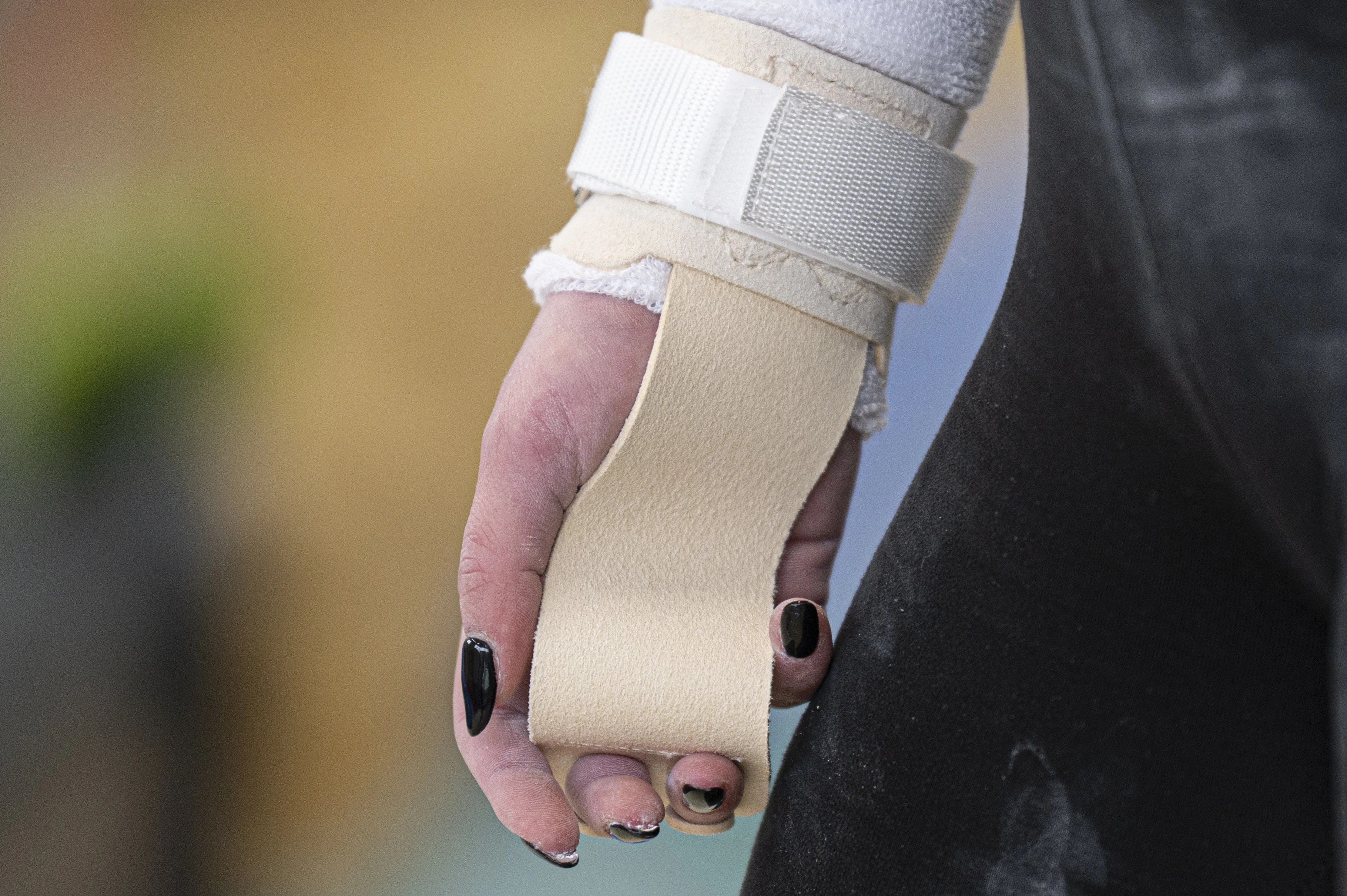 dettaglio pelle, di alta qualitá, di un paracallo Levantesi modello PR800.