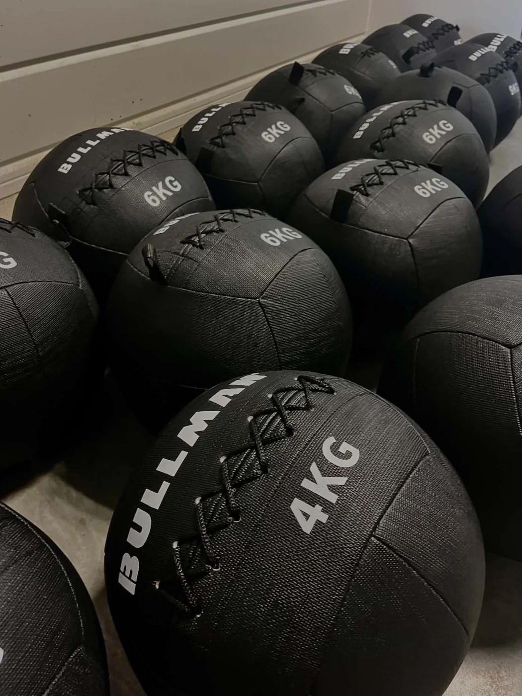 Wall balls de la salle Level'Up Training Coutras