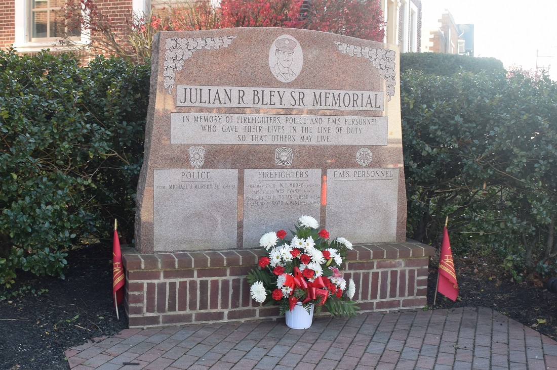 PHOTOS Bristol Christmas Parade Delivers Smiles