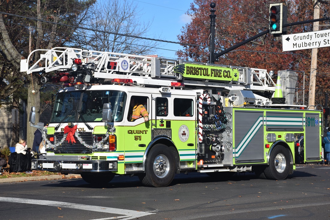 PHOTOS Bristol Christmas Parade Delivers Smiles