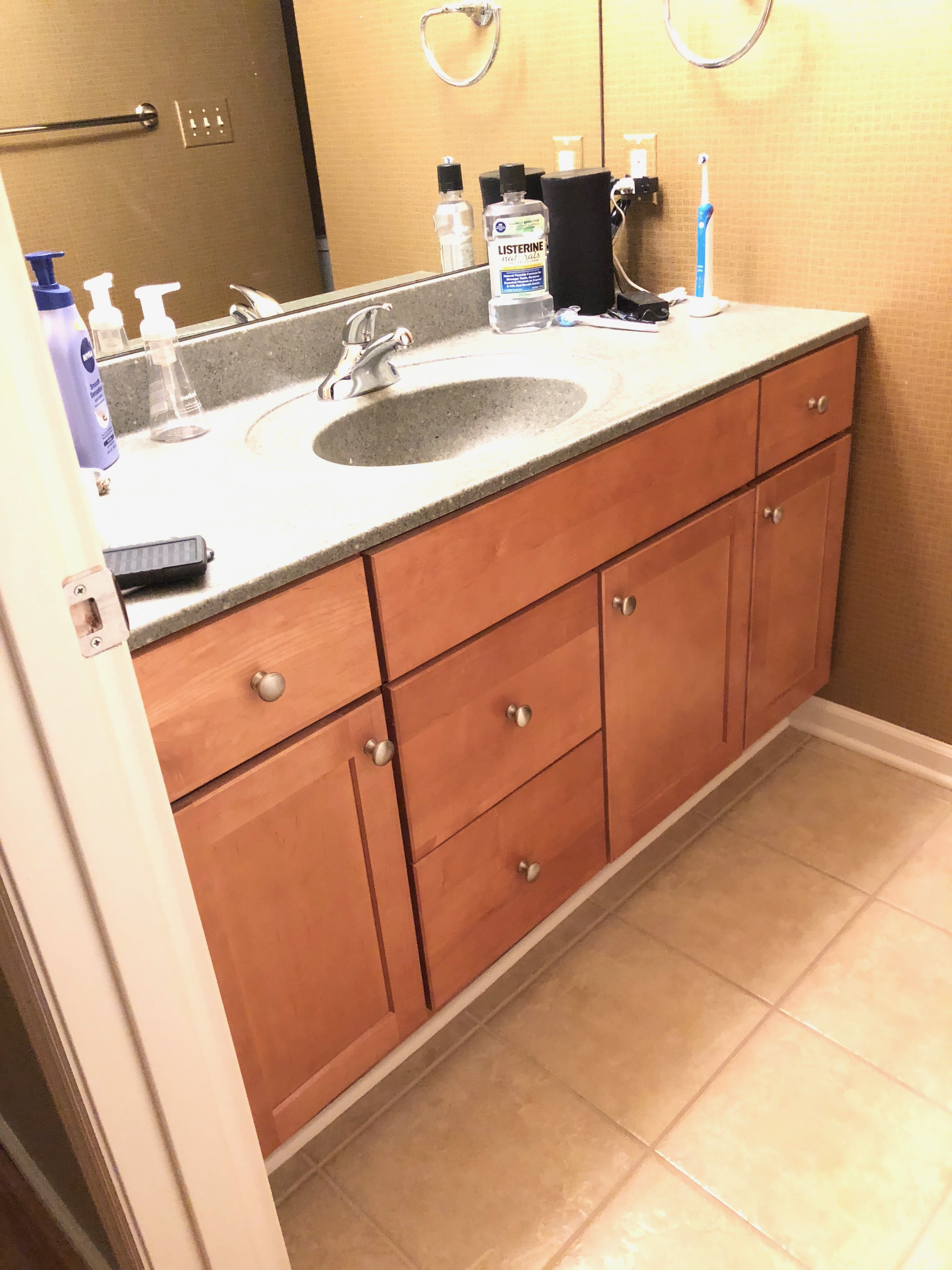 Main bathroom vanity