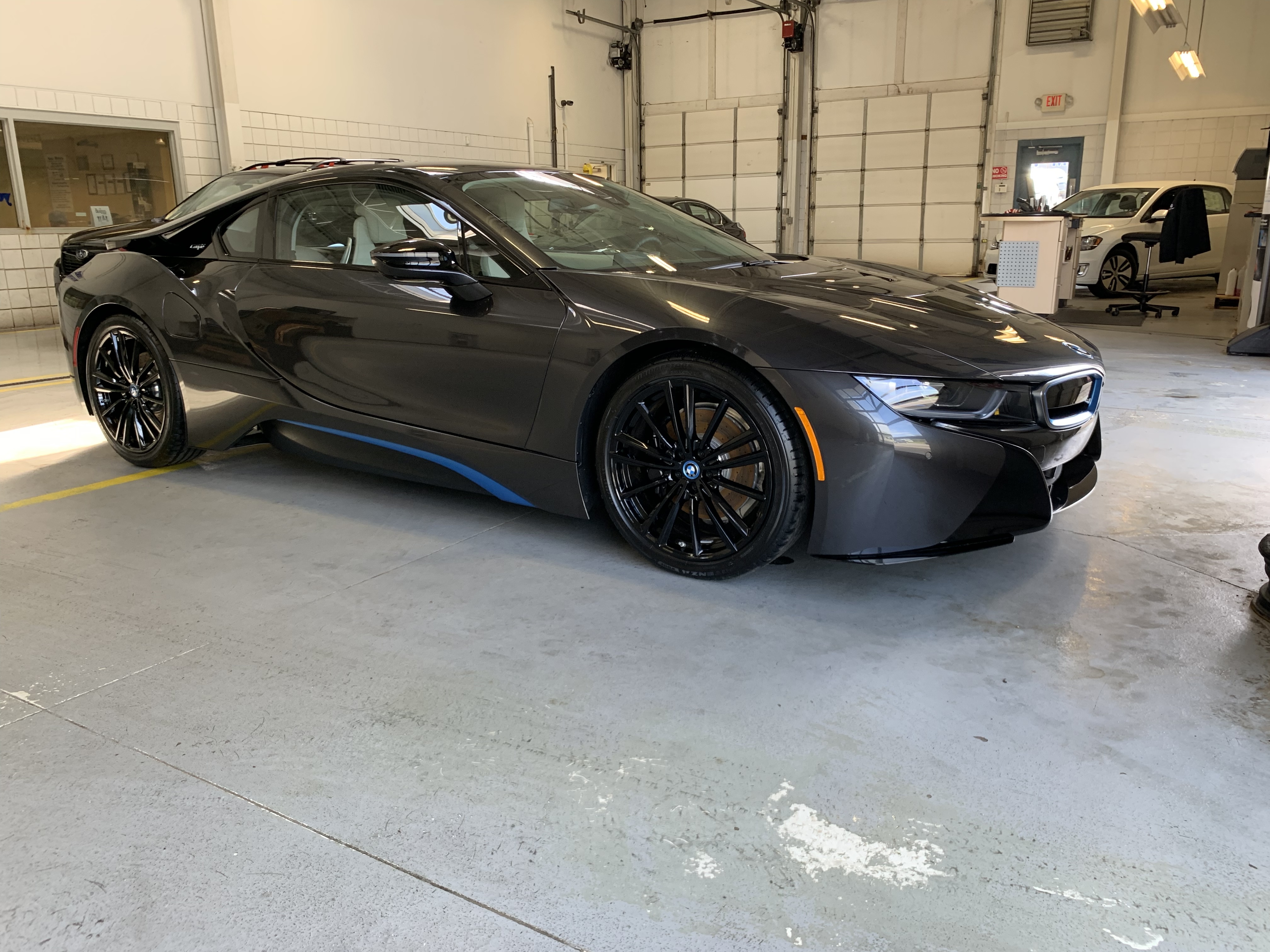 🔥 **signed bmw i8 coupe $599 msrp $158k**