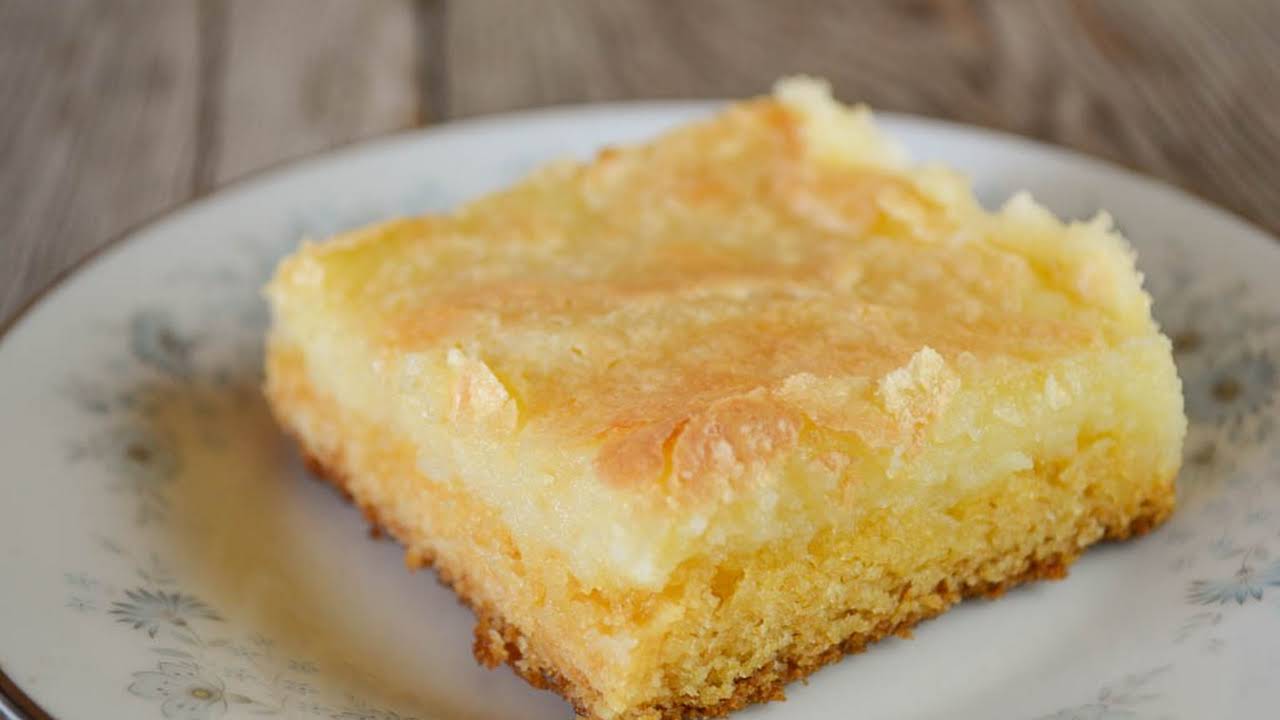 Add the wet to the dry ingredients and mix till well combined. 10 Best Easy Desserts With Yellow Cake Mix Recipes Yummly