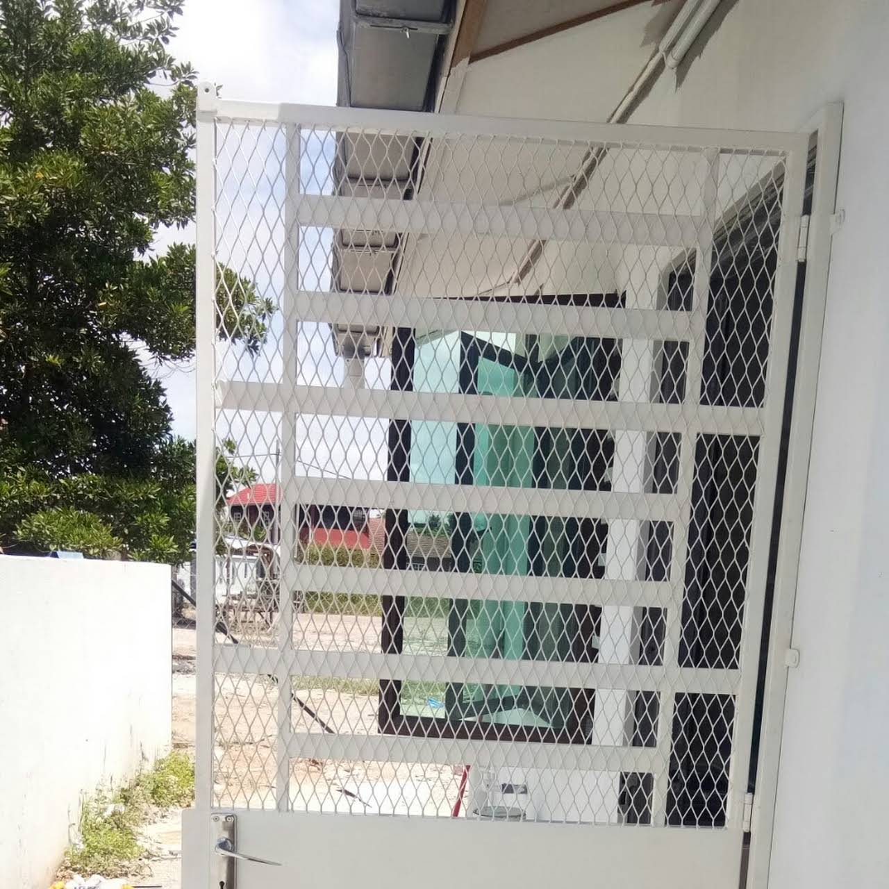 Grill Pagar Rumah Terkini / Kimpalan Besi Pintu Pagar Grill Pintu Grill Tingkap Sliding Grill Pintu Sliding Awaning Tangga Beranda Roller Shutters Auto Gate Control Furniture Home Living Furniture Shelves Cabinets Racks On Carousell