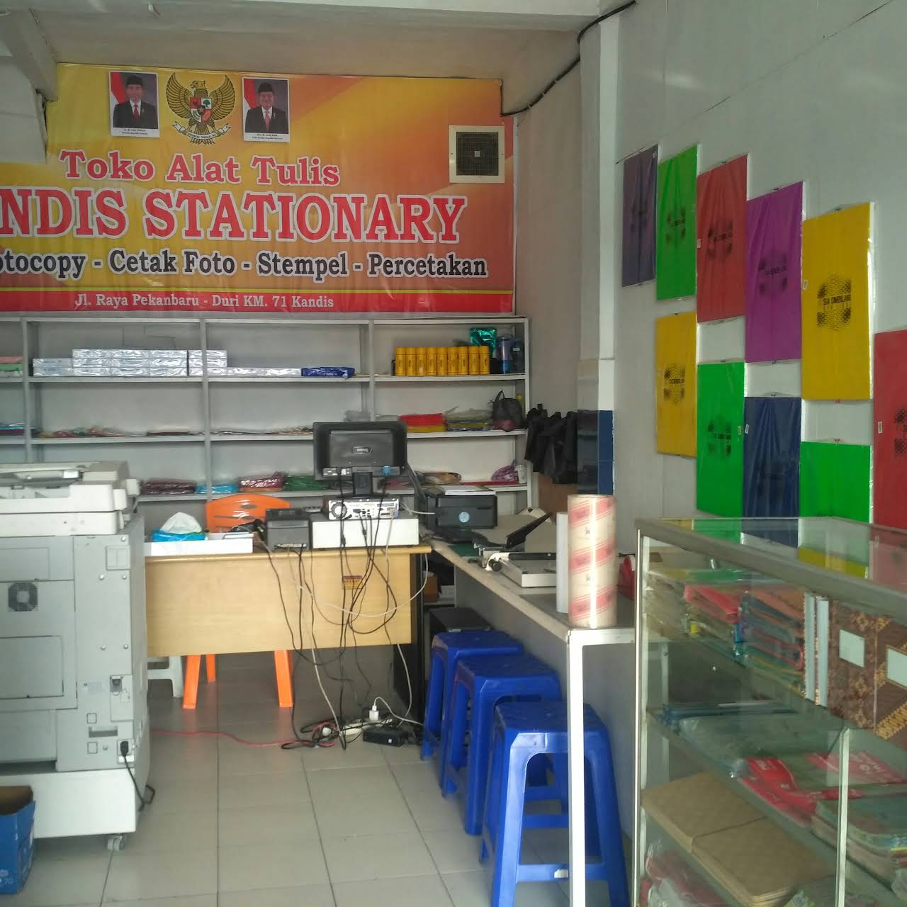 Cara menata toko alat tulis, paket usaha alat tulis kantor, desain toko atk dan fotocopy, desain toko atk minimalis, apa saja yang dijual di . Desain Interior Toko Percetakan Design Anything